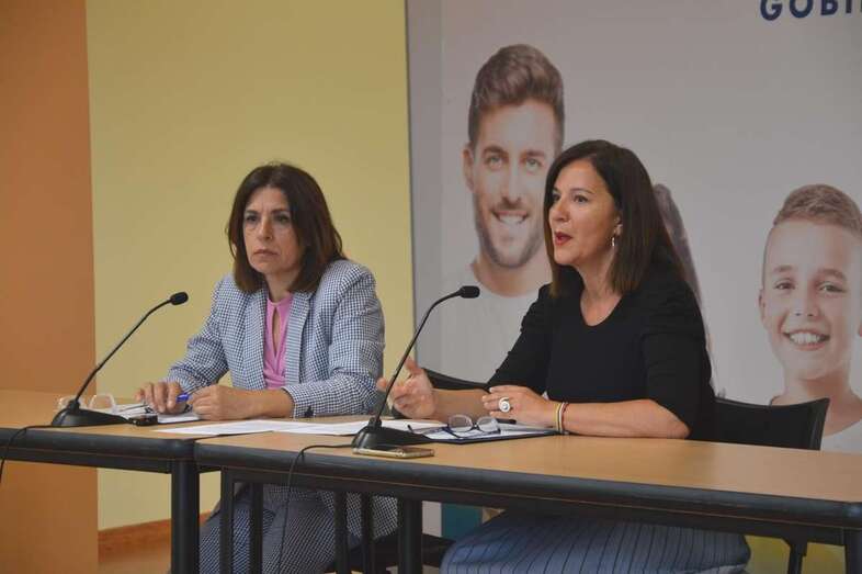 La alcaldesa Carmen Hernández y la concejala de Desarrollo Local, Lidia Mejías/TA.